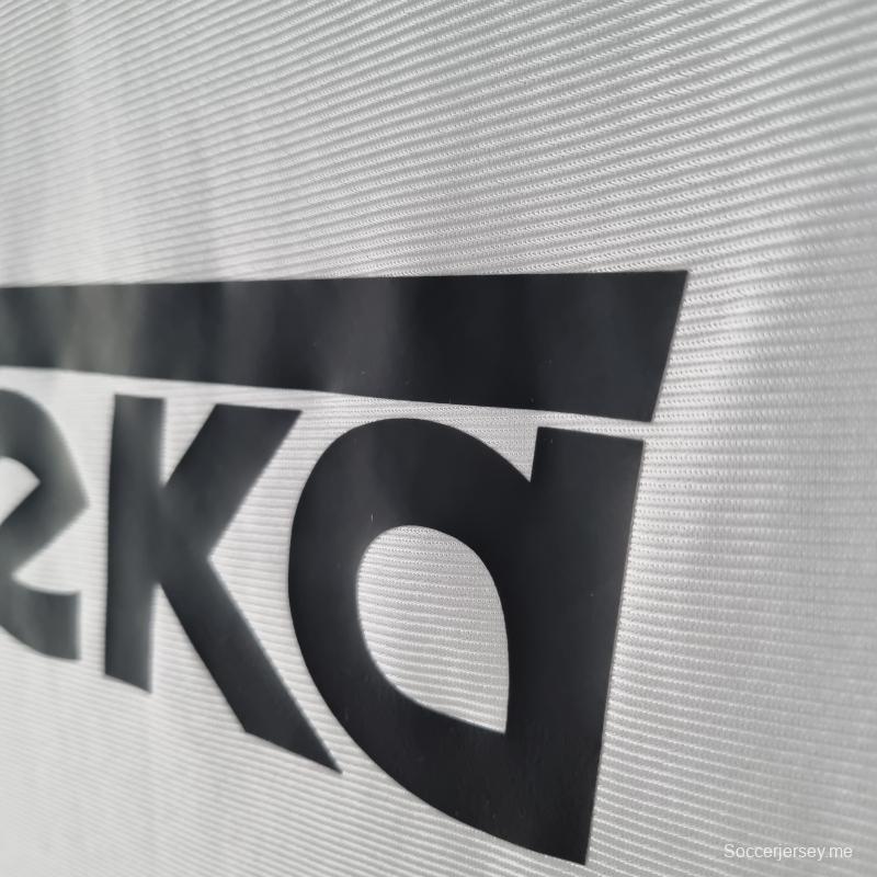 قميص ريترو ريال مدريد 98/00 ريترو ريال مدريد 98/00
