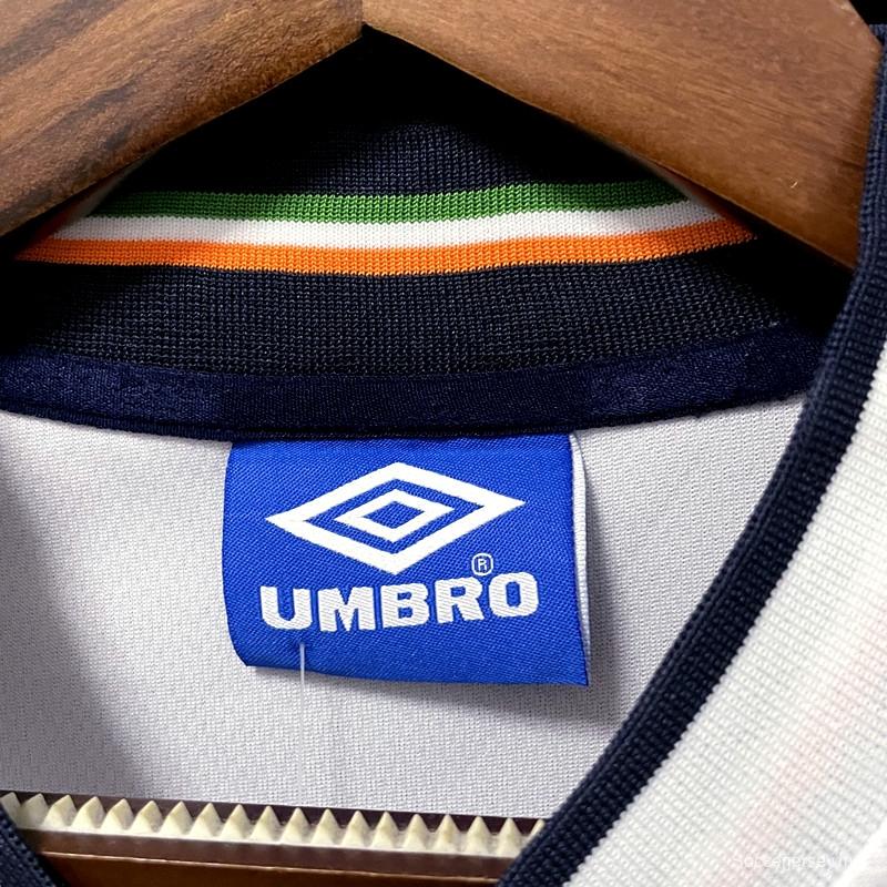 قميص كرة القدم الأيرلندي الرجعية 2002 أيرلندا خارج الديار
