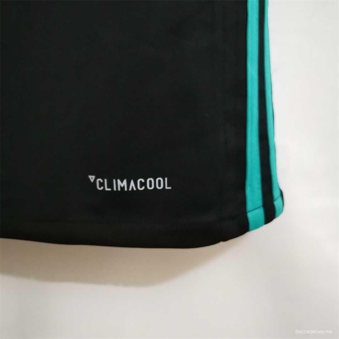 قميص كرة قدم ريترو 17/18 ريال مدريد ريترو 17/18 مع رقعة كاملة
