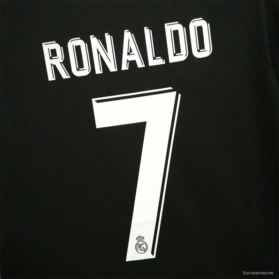 قميص كرة قدم ريترو 17/18 ريال مدريد ريترو 17/18 مع رقعة كاملة
