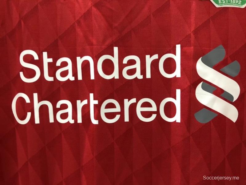 قميص كرة القدم الأساسي لليفربول 10/11 ريترو 10/11
