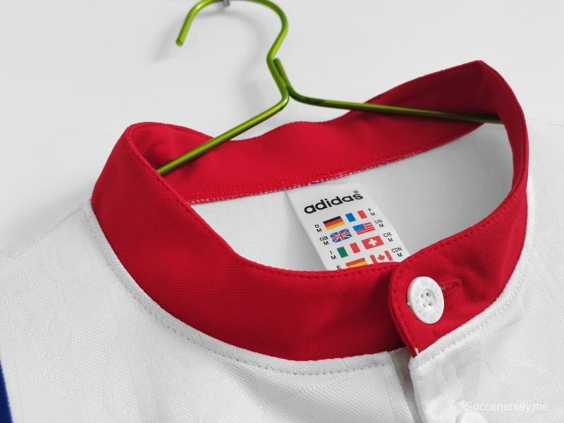 قميص كرة قدم رينجرز 1996/97 ريترو خارج ملعب رينجرز
