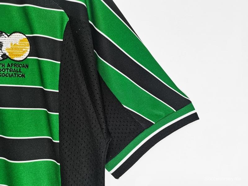 قميص كرة قدم عتيق موديل 1998 لجنوب أفريقيا خارج الديار
