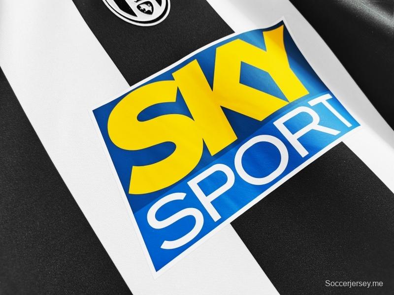 قميص يوفنتوس الرجعية 2004/05 2004/05 لكرة القدم الأساسي
