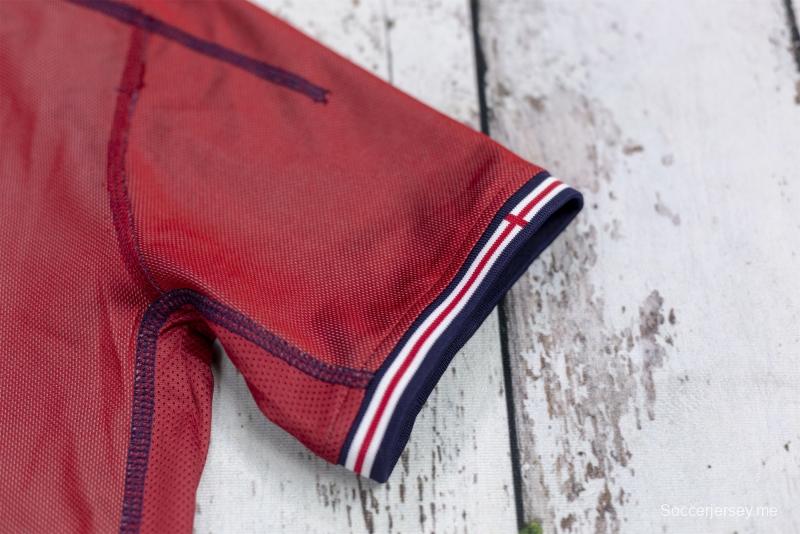 قميص كرة قدم ريترو إنجلترا 2002 قابل للانعكاس (أحمر/بحري)
