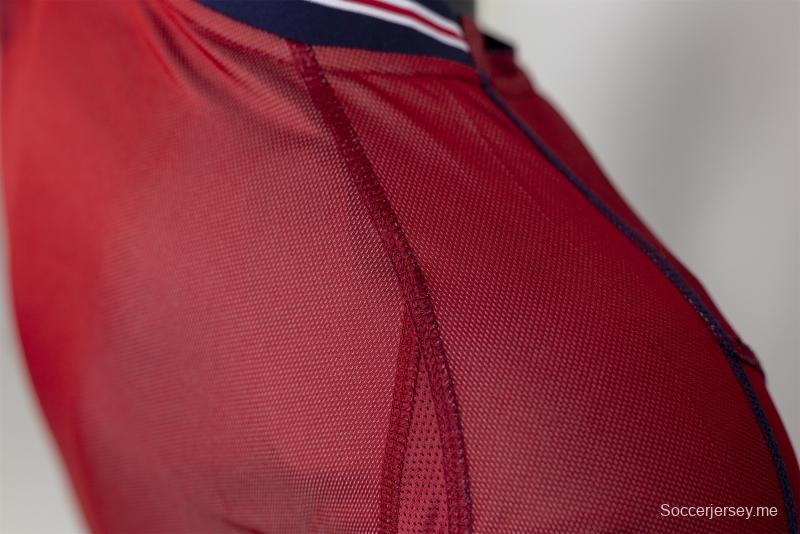 قميص كرة قدم ريترو إنجلترا 2002 قابل للانعكاس (أحمر/بحري)
