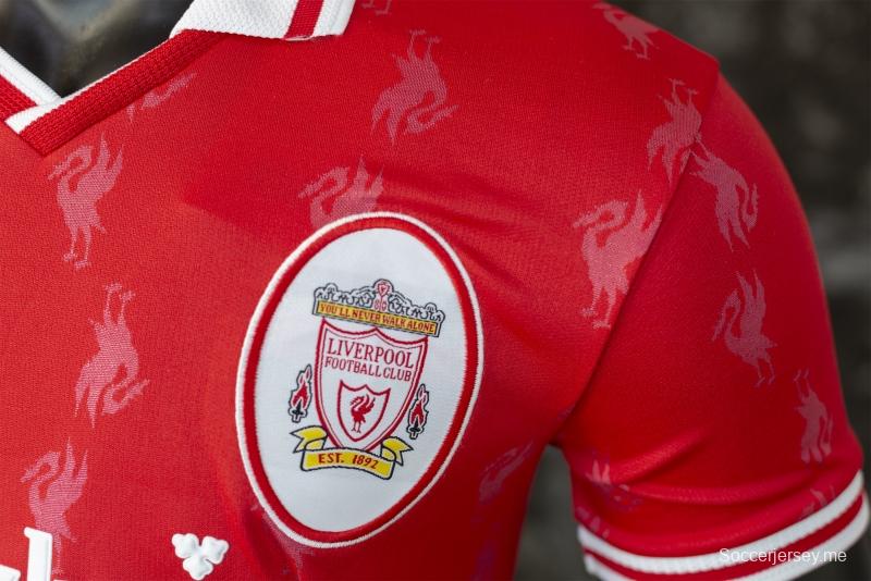 قميص كرة القدم الأساسي لليفربول 96/98 ريترو 96/98
