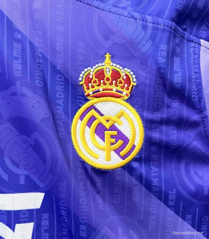 قميص ريترو 96/97 لريال مدريد خارج الديار
