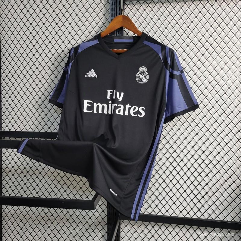 قميص ريترو 16-17 ريال مدريد الثالث أسود اللون أسود اللون ريترو 16-17
