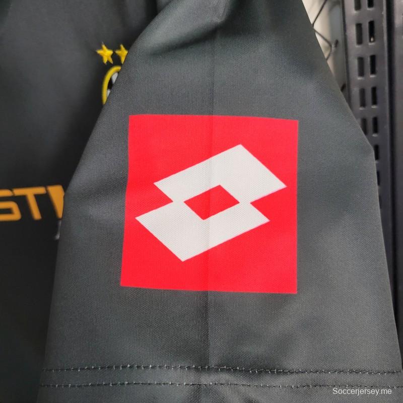 قميص كرة قدم ريترو 01-02 يوفنتوس آوايي أسود اللون أسود اللون
