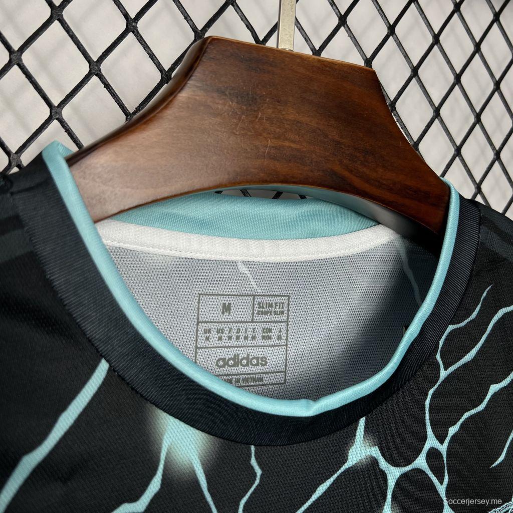 2024/25 قميص ريال مدريد 2024/25 إصدار خاص باللونين الأسود والأخضر
