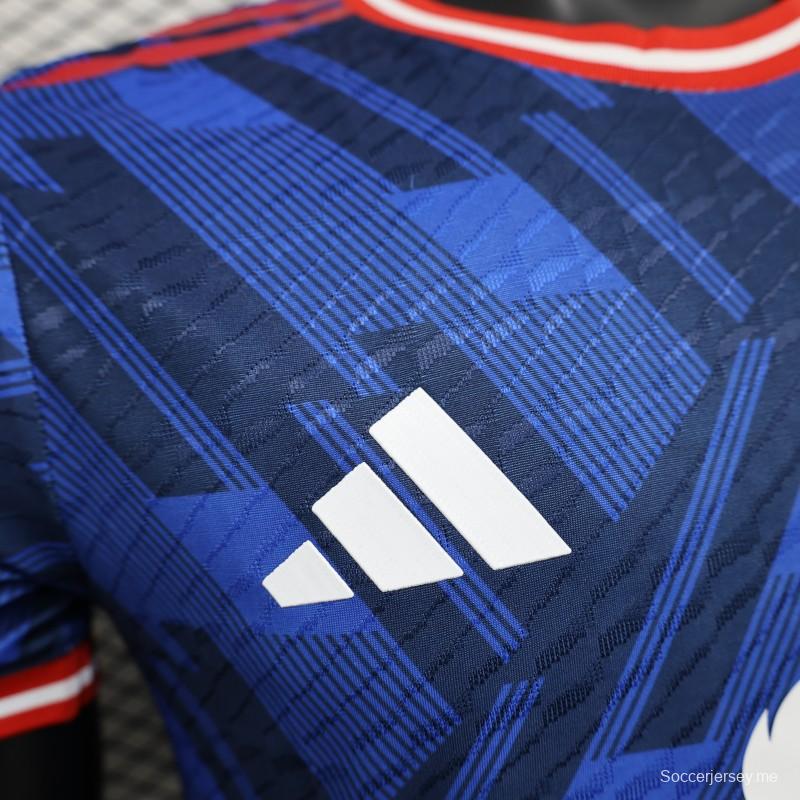 إصدار اللاعبين 25/26 قميص مانشستر يونايتد الأزرق الخاص 25/26