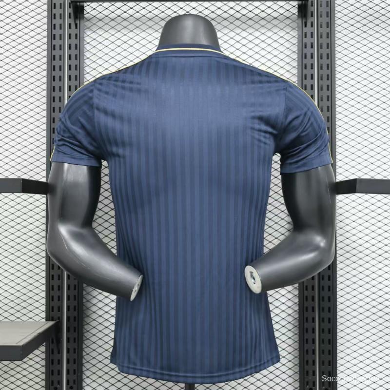 إصدار اللاعب 25/26 قميص مانشستر يونايتد أيقونة مانشستر يونايتد باللون الكحلي