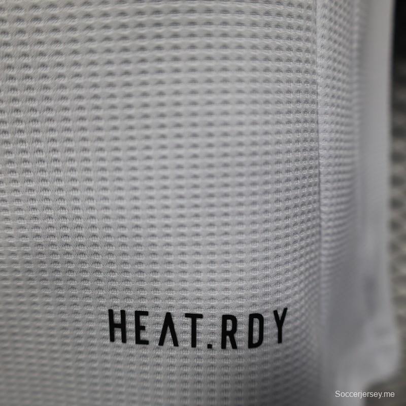 نسخة اللاعب 25/26 قميص أرسنال أبيض مع قميص راعي طيران الإمارات