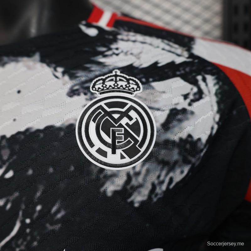 نسخة اللاعب 25/26 من قميص ريال مدريد بنمط الرسم بالحبر الصيني بنسخة محدودة مع راعي طيران الإمارات
