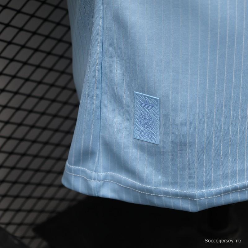 إصدار اللاعب 2025 ألمانيا الذكرى 125 للذكرى السنوية الـ 125 لألمانيا أزرق فاتح مع قميص أديداس بتصميم ريترو