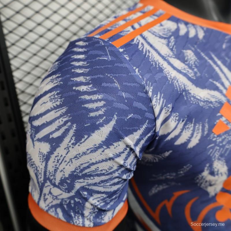 إصدار اللاعب 25/26 قميص ليفربول أزرق مع قميص خاص برتقالي اللون أزرق مع طائر فلامينج بيرد برتقالي