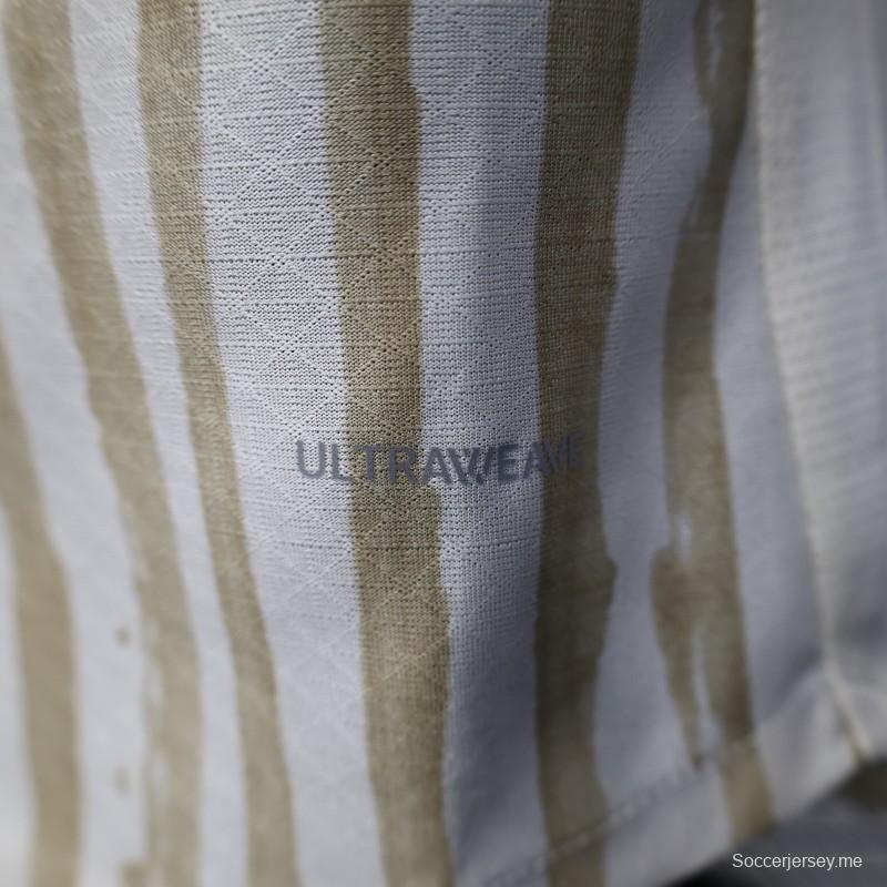 إصدار اللاعب 25/26 قميص الهلال أبيض بخطوط ذهبية