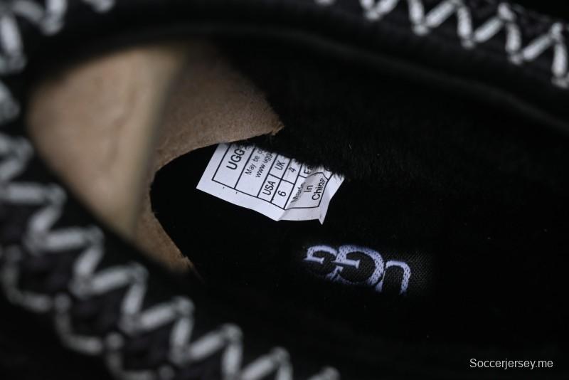 UGG Classic Mini II Snow Boots with TREADLITE Outsole - 5955