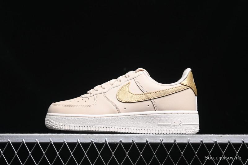 Nike Air Force 1 '07 Low Top Sneakers with Full-Grain Leather and Air Cushion - DQ7569-102