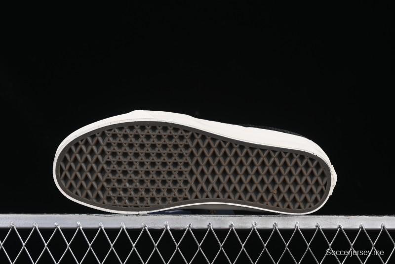 Vans Premium Sk8-Mid Retro Casual Mid-Top Skate Shoes with Checkerboard Design - VN000CQQBLK