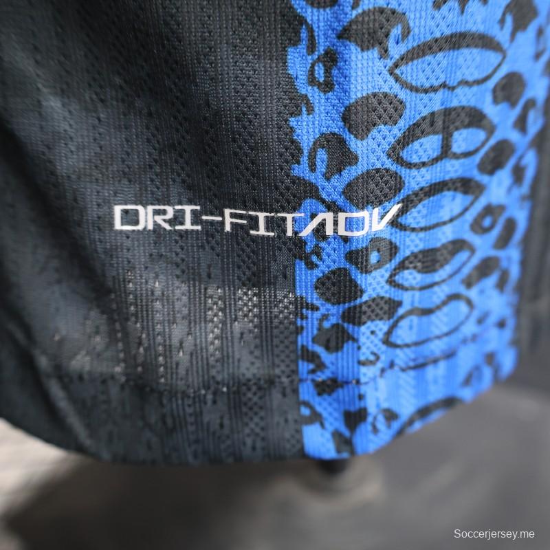 إصدار اللاعب 25/26 قميص إنتر ميلان الإيطالي باللونين الأسود والأزرق بتصميم الثعبان
