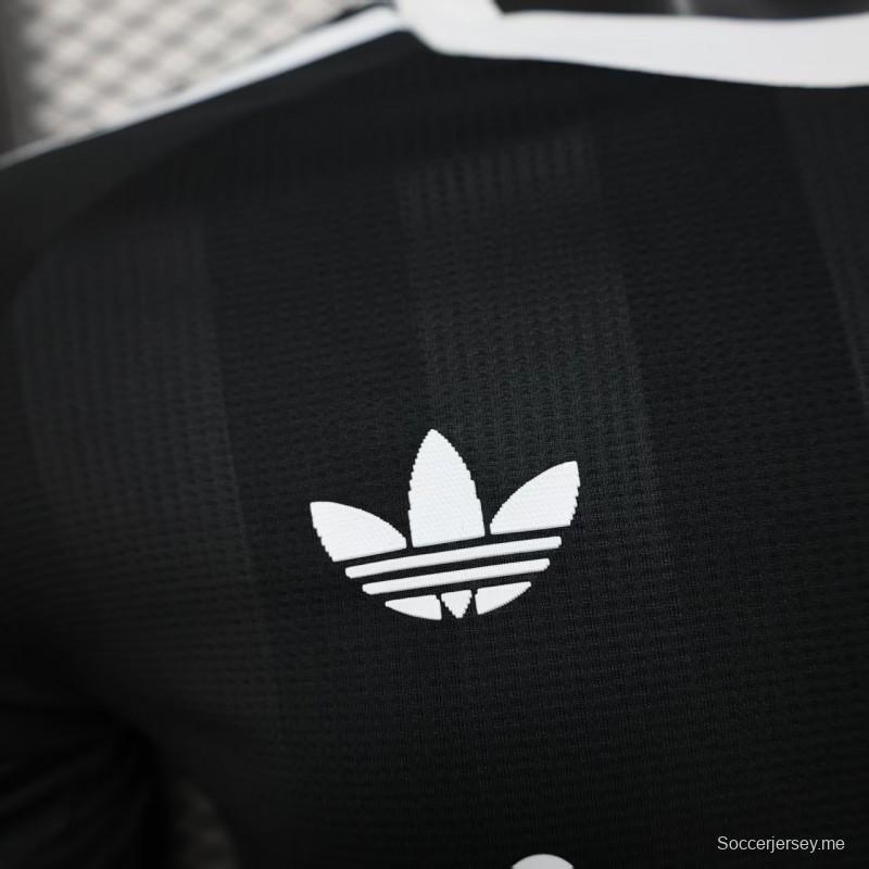 نسخة اللاعب 25/26 قميص حارس مرمى ليفربول الأسود 25/26