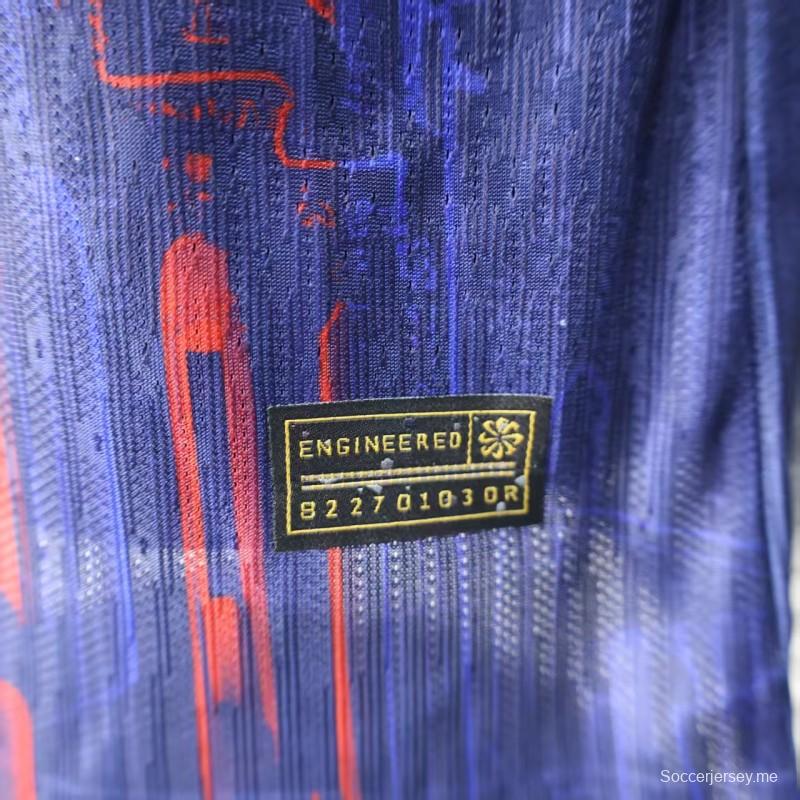 إصدار اللاعب 25/26 قميص نادي برشلونة باللون البنفسجي بنقشة الخطوط الحمراء