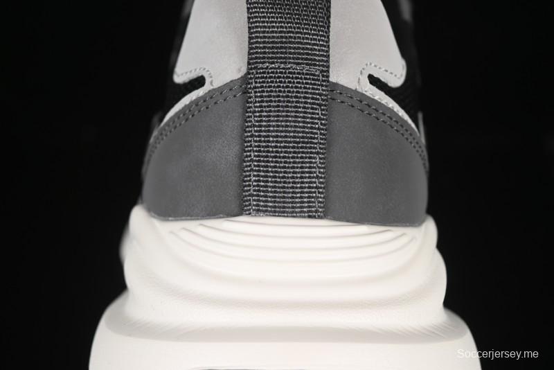 حذاء الجري أديداس ذو النعل السميك المتشابك من أديداس مع جزء علوي مريح ونعل مضاد للانزلاق - 63093901001