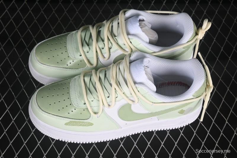 حذاء نايك اير فورس 1'07 منخفض "جرين لوف" 520 إصدار محدود كاجوال بتصميم قلب أخضر صغير - DH2920-111