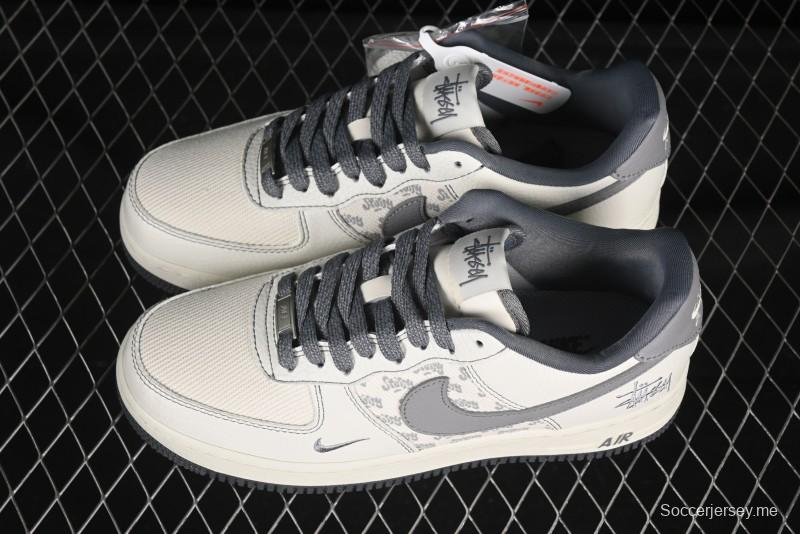 حذاء نايك اير فورس 1'07 منخفض منسوج من القماش المنسوج من نايك اير فورس 1'07 ستوسي كولابوريشن - BZ6808-101