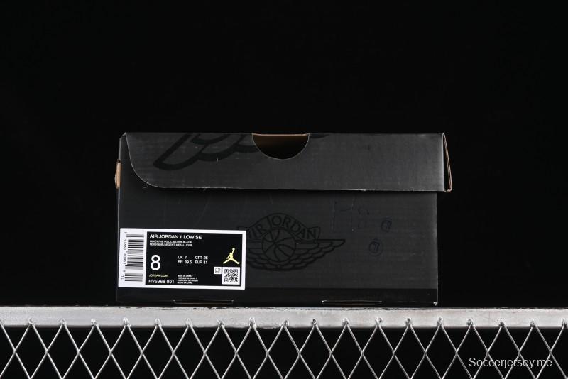 حذاء كرة السلة نايك اير جوردان 1 لاو AJ1 من نايك اير جوردان 1 لاو AJ1 لوحة جلدية بيضاء من القماش الأسود - HV596868-001