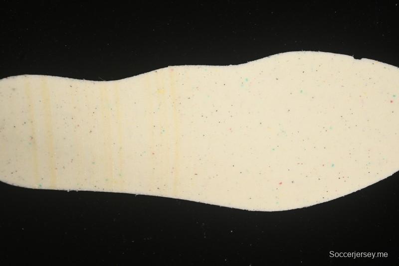 أديداس أوريجينالز جازيل من أديداس أوريجينالز حذاء رياضي كاجوال داخلي بتصميم مضاد للانزلاق ومقاوم للاهتراء - JH8821