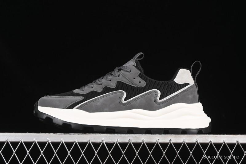 حذاء الجري أديداس ذو النعل السميك المتشابك من أديداس مع جزء علوي مريح ونعل مضاد للانزلاق - 63093901001