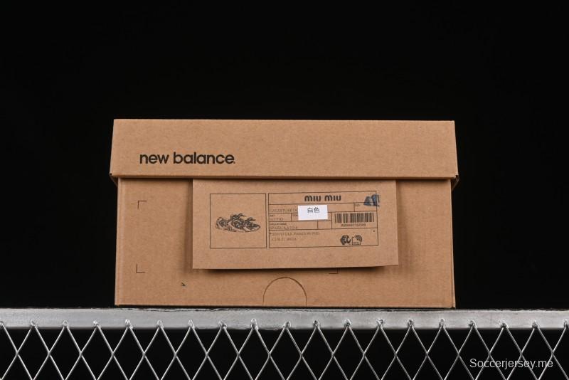ميو ميو x نيو بالانس 530 حذاء رياضي كلاسيكي كلاسيكي منخفض الكمال من دون كعب - 530