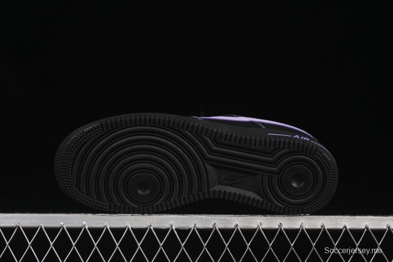 حذاء نايك اير فورس 1'07 المنخفض الكاجوال من نايك باللون الأسود مع سووش أرجواني - HQ2037-001