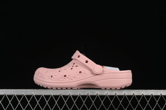 صندل كروكس كلاسيك كلوغ الشاطئي ثنائي الاتجاه ذو فتحات تهوية - B.D4