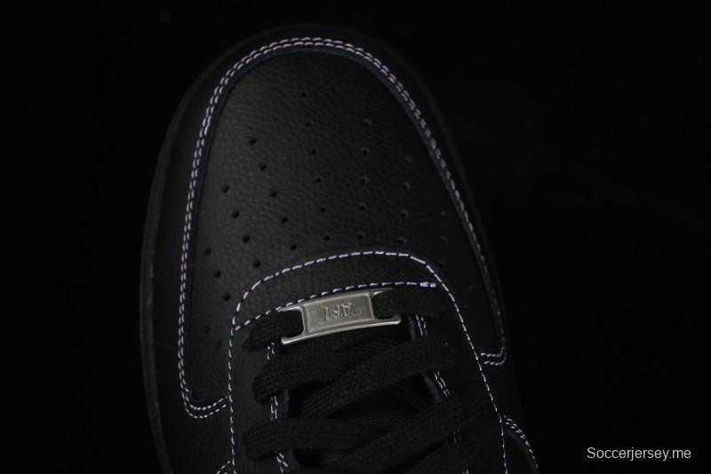 حذاء نايك اير فورس 1'07 المنخفض الكاجوال من نايك باللون الأسود مع سووش أرجواني - HQ2037-001