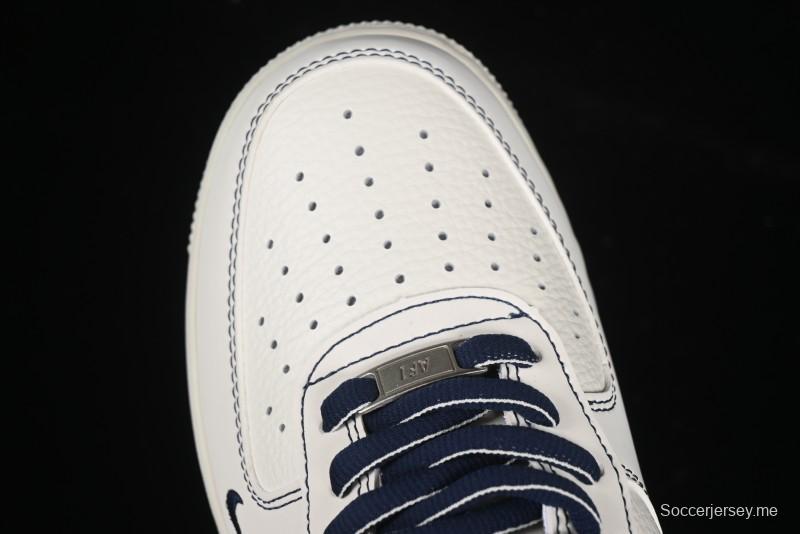 حذاء نايك اير فورس 1'07 المنخفض الكاجوال من نايك باللون الكريمي مع سووش أزرق - SC9207-535
