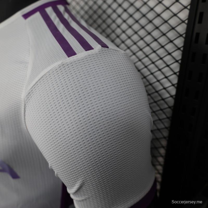 إصدار اللاعب 2025 قميص الجزائر أبيض بنمط قرص العسل الأرجواني