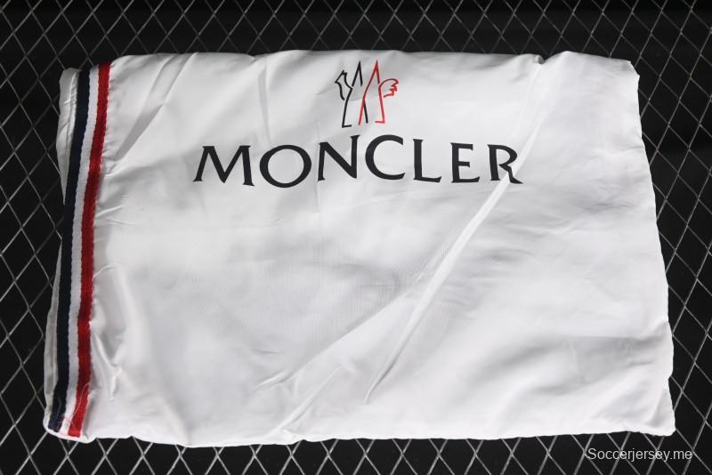 حذاء مونكلر تريلجريب تريلجريب جي تي إكس المضاد للتمزق من مونكلر حذاء خارجي جبلي بمواد مضادة للتمزق مع جور تكس ونعل خارجي من فيبرام - M00150M6291