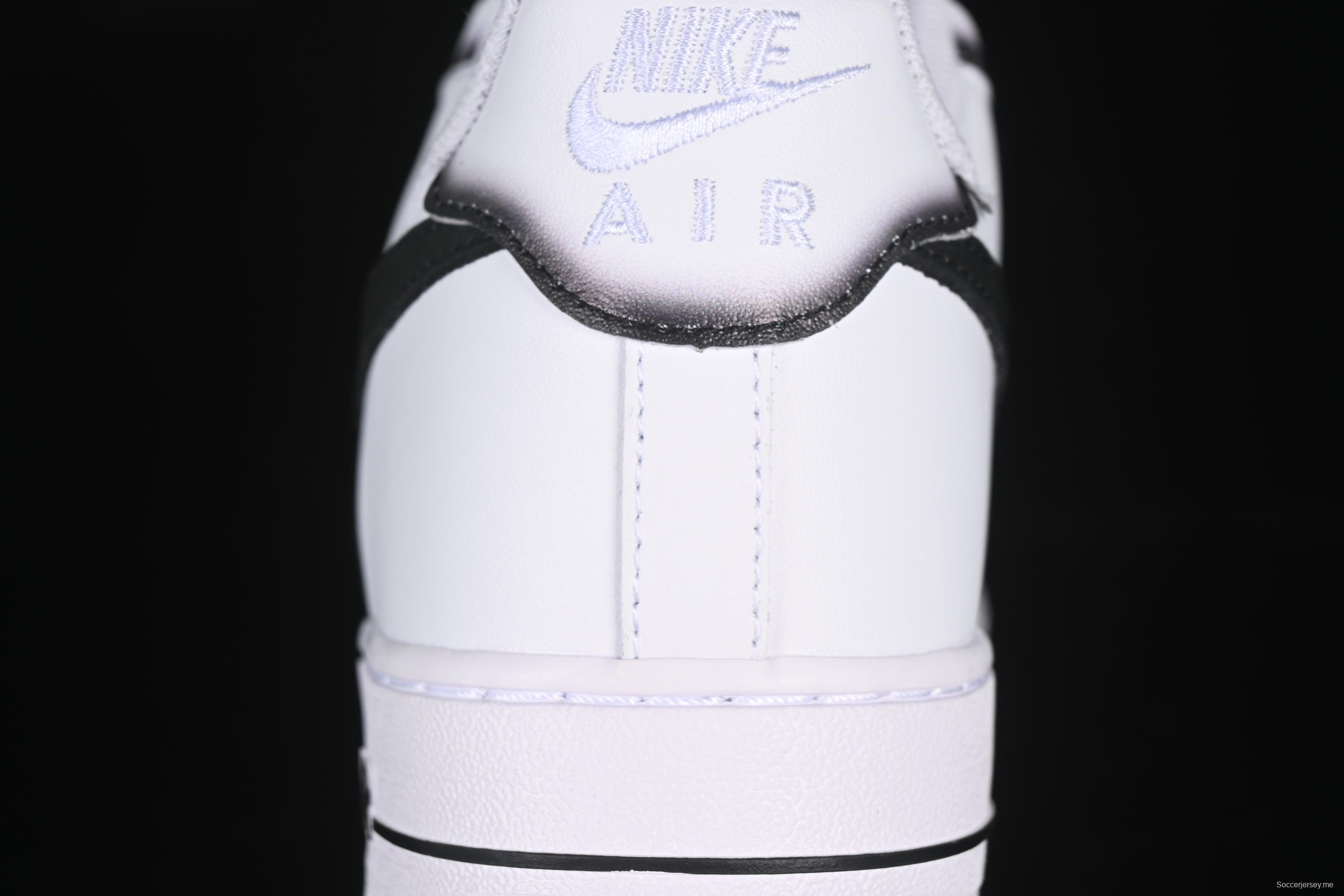 حذاء رياضي كاجوال منخفض من نايك إير فورس 1'07 بإطار أسود وشعار أخضر وتطريز ذهبي - ZH0316-075