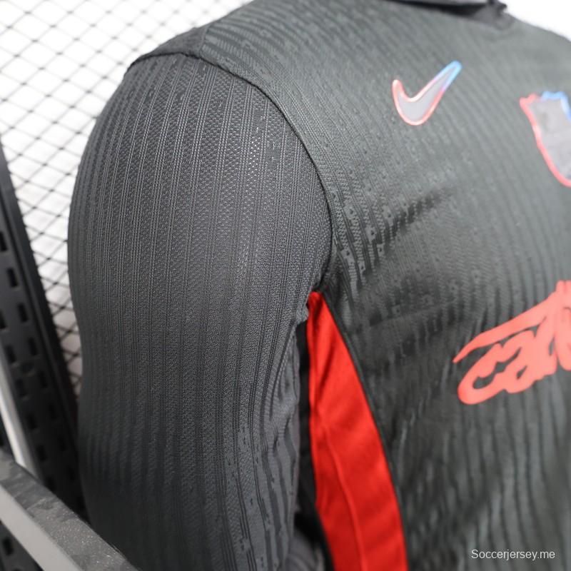 إصدار اللاعب 24/25 برشلونة × ترافيس سكوت قميص برشلونة × ترافيس سكوت خارجي أسود مع راعي أحمر