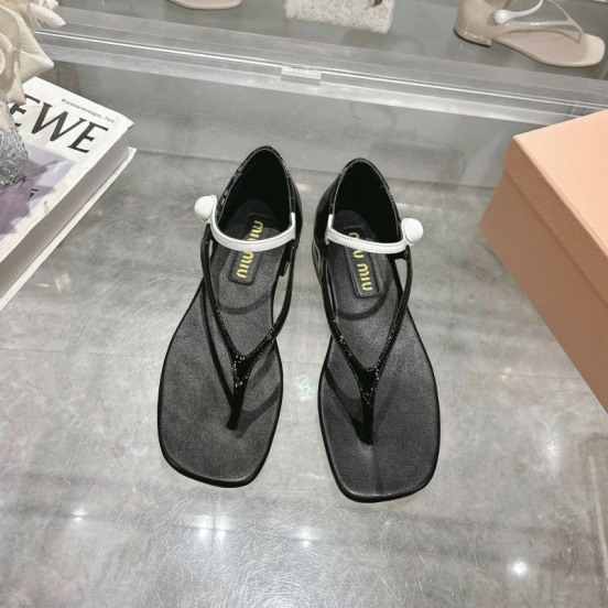 2025 Women Miu Miu Black Patent Leather T-strap Sandals With Contrast Strap KFY00289 (F)