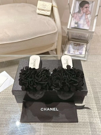 2025 Women Chanel Black Suede Mule Floral B2032-2