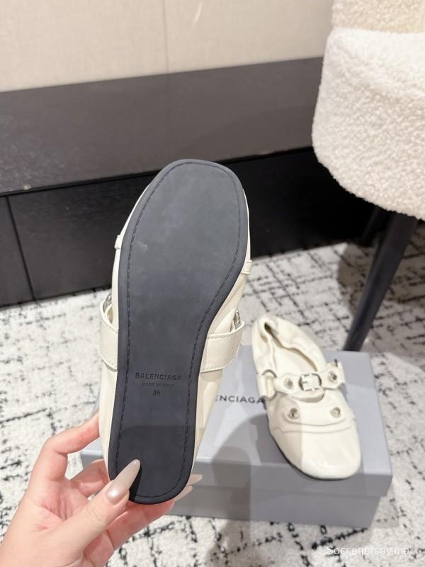 حذاء باليه بمشبك معدني مرصع بأزرار من بالنسياغا - KFY00300