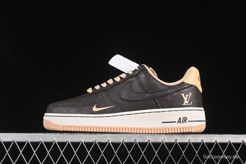 حذاء نايك اير فورس 1 '07 منخفض LV Collaboration حذاء رياضي كاجوال بني اللون - LW9279-007