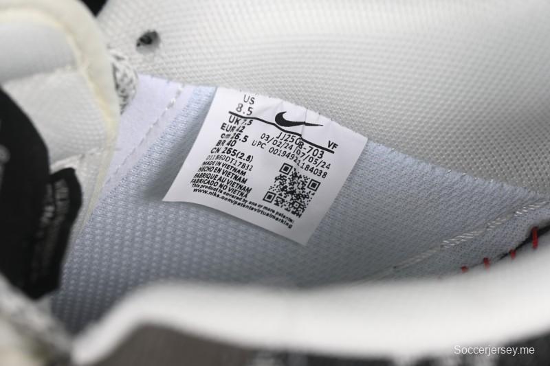 حذاء نايك اير فورس 1 '07 منخفض من نايك اير فورس 1 '07 LV Collaboration باللون الأسود والذهبي - JJ2508-703