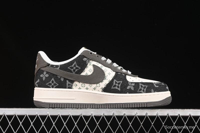 حذاء نايك اير فورس 1 '07 منخفض من نايك اير فورس 1 '07 LV Collaboration باللون الأسود والذهبي - JJ2508-703