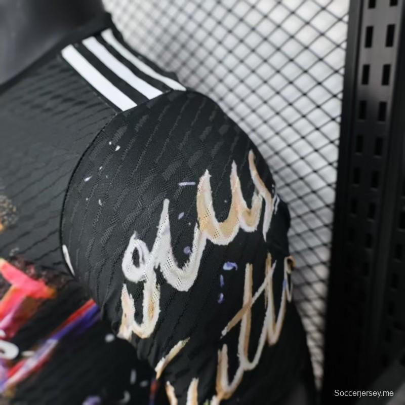 إصدار اللاعب 25/26 ريال مدريد أسود بنقوش فنية تجريدية ملونة قميص ريال مدريد 25/26